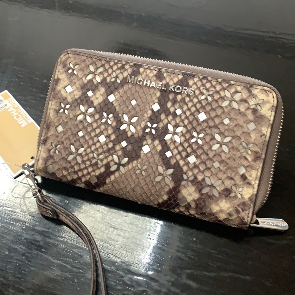Michael Kors wallet wristlet